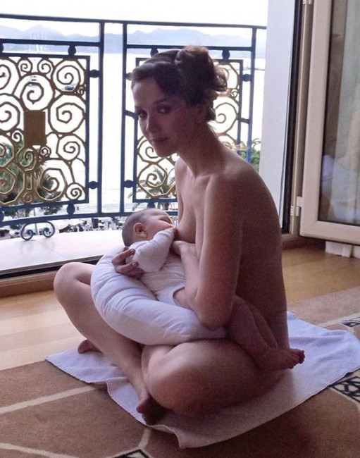 Наталия Орейро решила показать, как кормит грудью ребенка