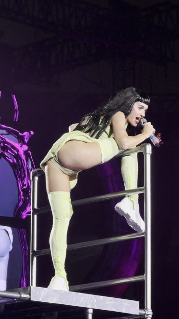 Кэти Перри отжигает на концерте