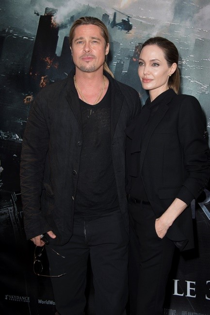 Брэд Питт и Анджелина Джоли на премьере фильма «Война миров Z» в Париже