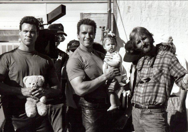 Ретрофото. Арнольд Шварценеггер, его дублер и Джеймс Кэмерон на съемках «Терминатора 2»