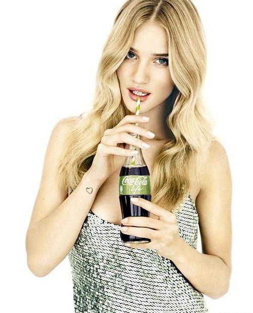 Рози Хантингтон-Уитли в рекламе Coca-Cola Life