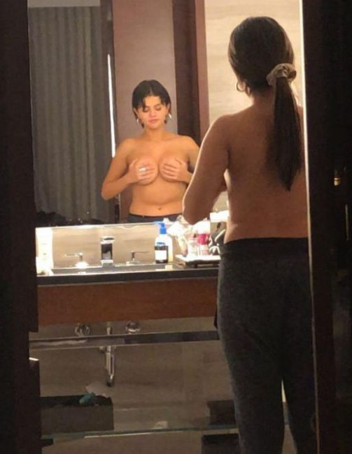 Селена Гомес шокировала фанатов, выложив фото с голой грудью
