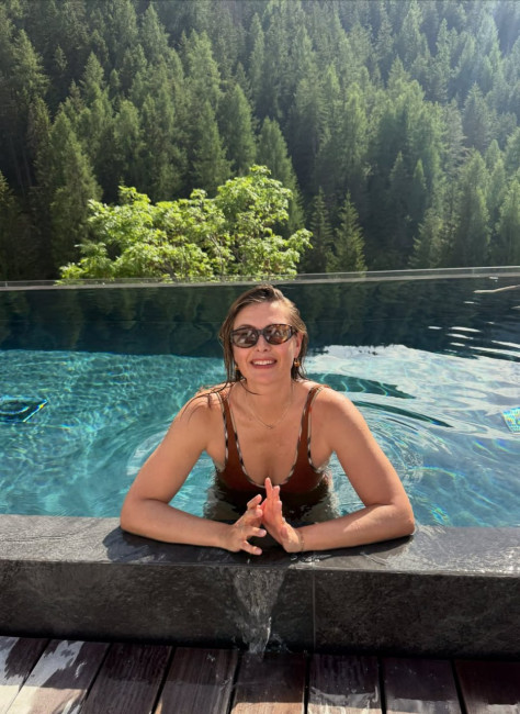 Мария Шарапова выложила фото в купальнике на фоне Альп