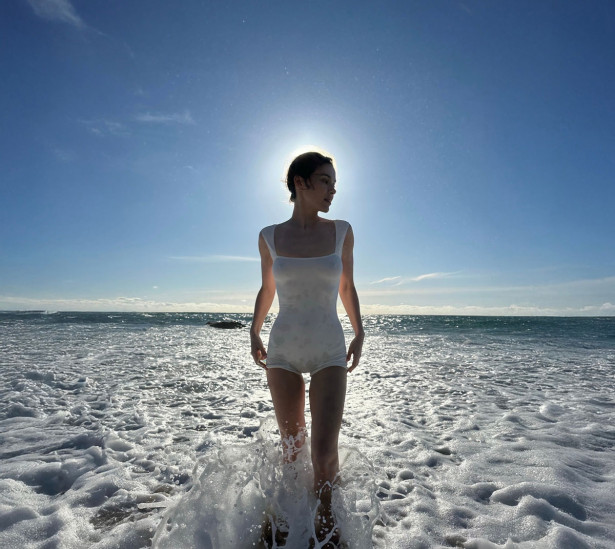 Елена Темникова поделилась пляжным фото