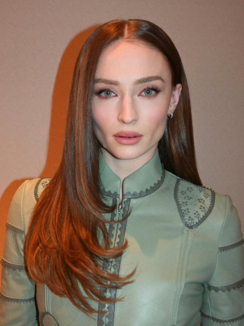 В сети обсуждают «новое лицо» Софи Тёрнер