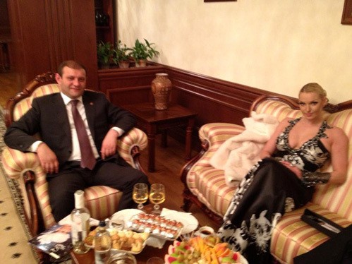 Анастасия Волочкова смутила мэра Еревана оголённым бюстом
