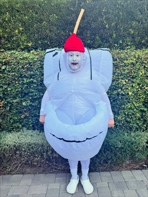 Маколей Калкин перевоплотился в унитаз