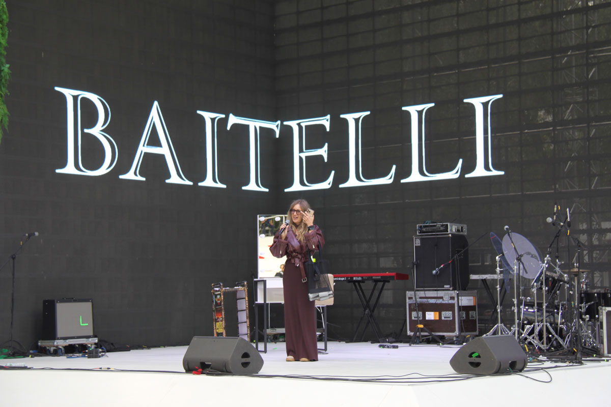 От закрытых показов к открытым сердцам: репортаж с Болотной площади