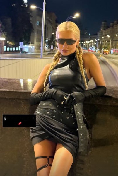 Кристина Асмус зажигает в ночной Москве