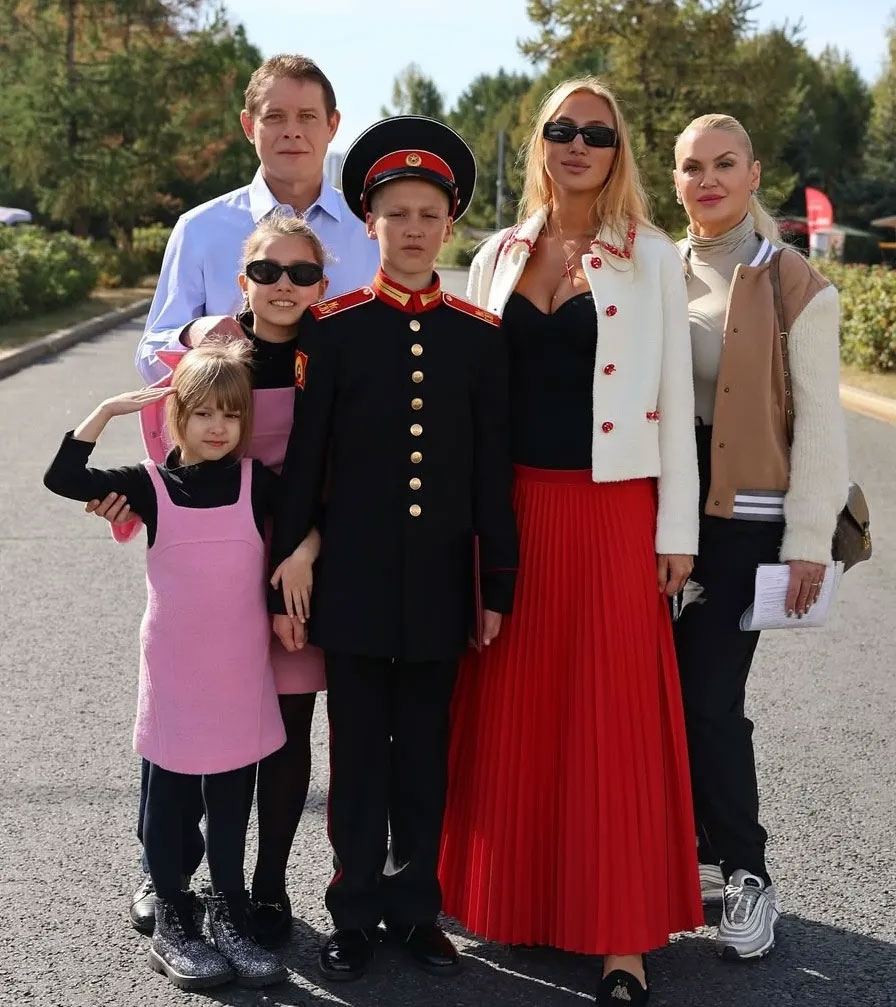 Павел Буре разводится с Алиной Хасановой