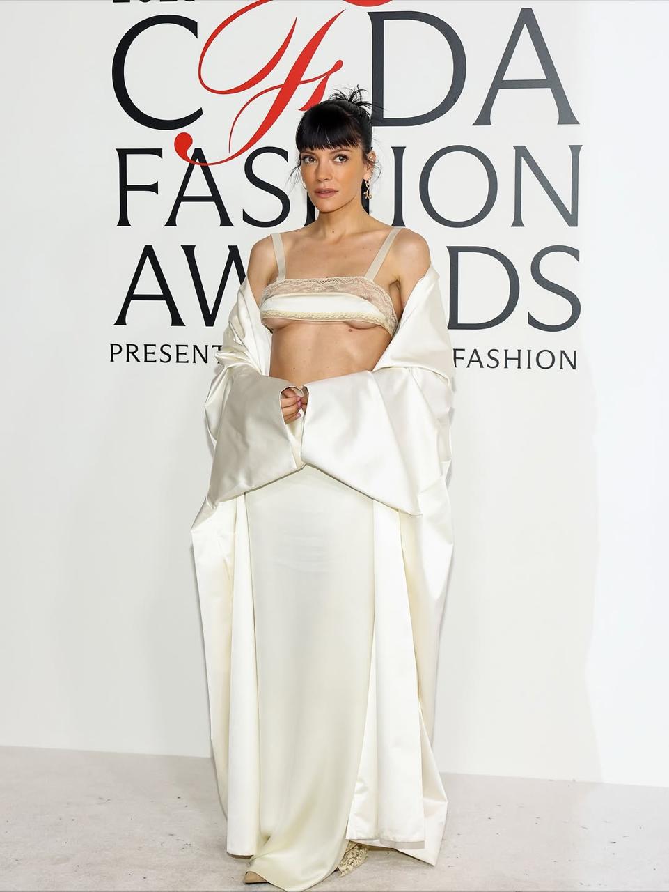 Лили Аллен и ее силиконовая грудь на церемонии вручения премии CFDA Fashion Awards