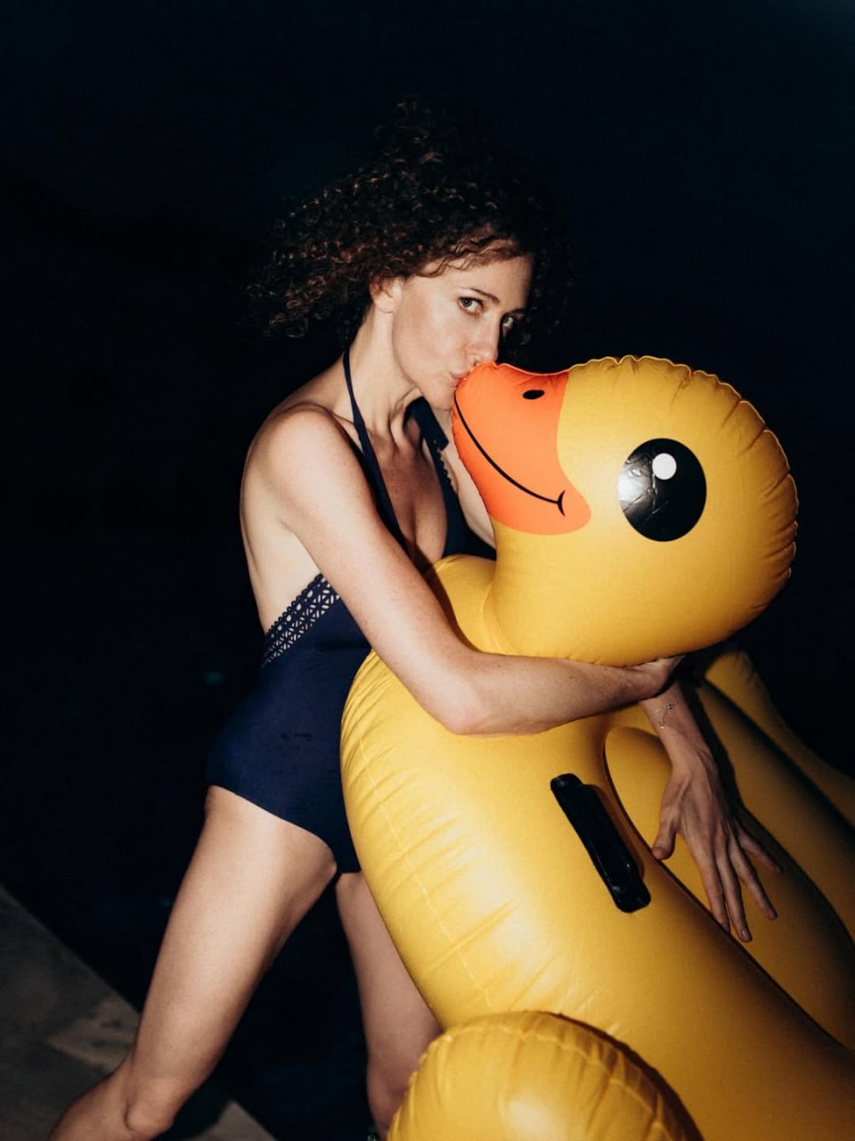 52-летняя Ксения Раппопорт в честь своего дня рождения опубликовала фотосессию в купальнике