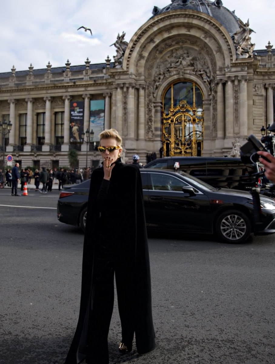 Рената Литвинова посетила показ Schiaparelli в Париже