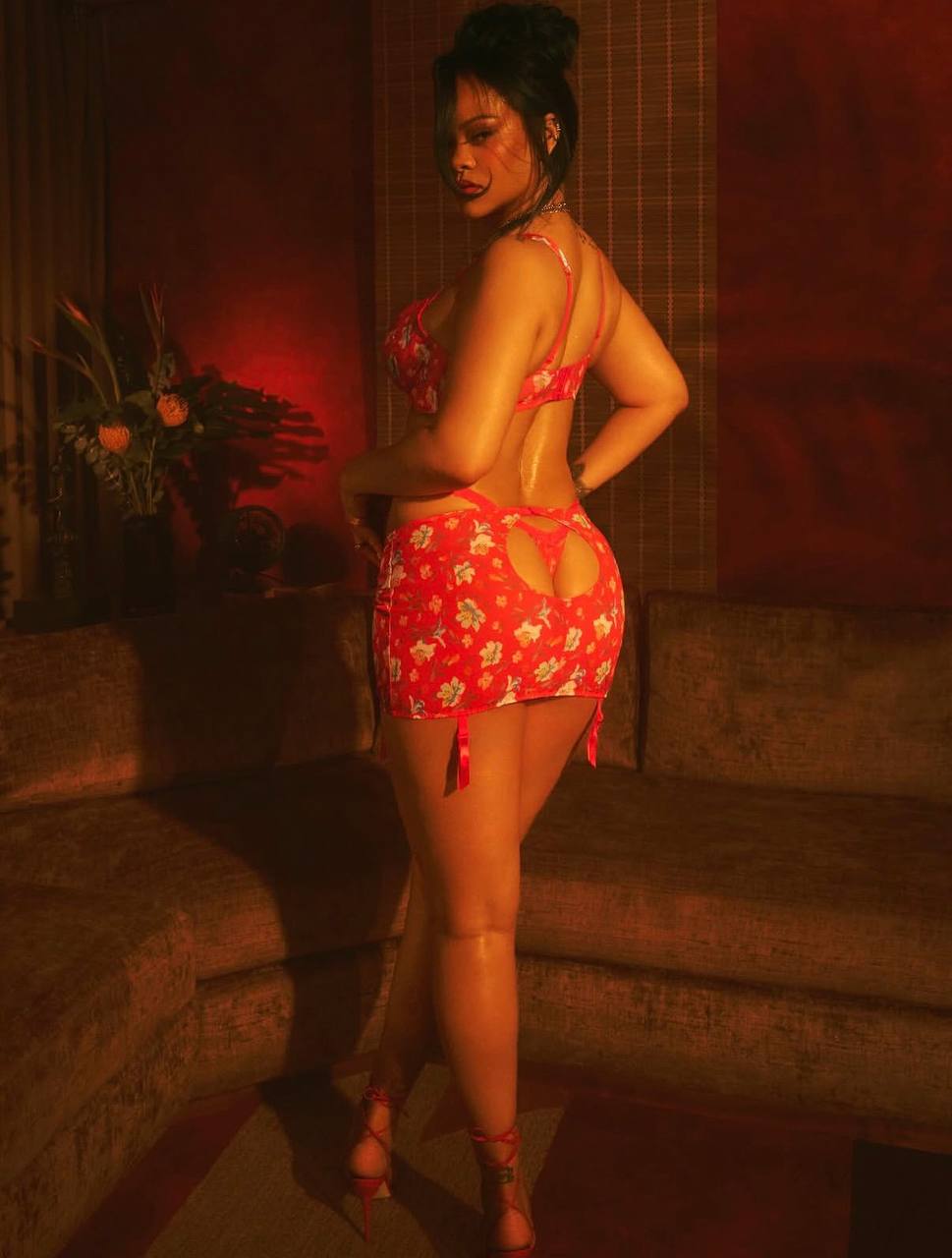 38-летняя Рианна снялась в откровенной фотосессии в нижнем белье