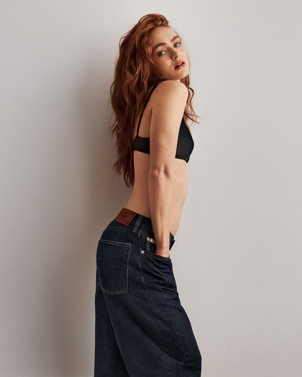 Сэди Синк в рекламе джинсов Calvin Klein