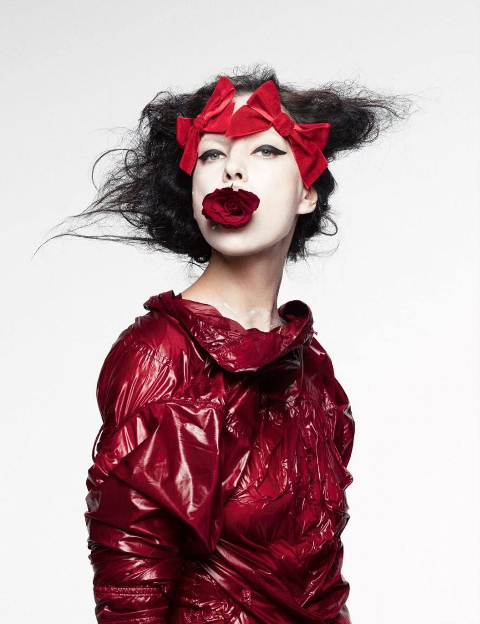 Ирина Шейк с голой грудью снялась для Harper’s Bazaar