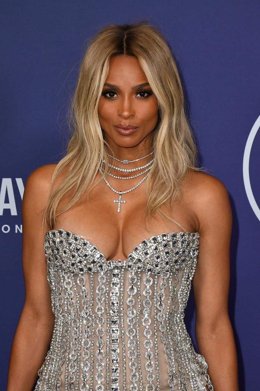 Певица Сиара на церемонии вручения премии American Music Awards