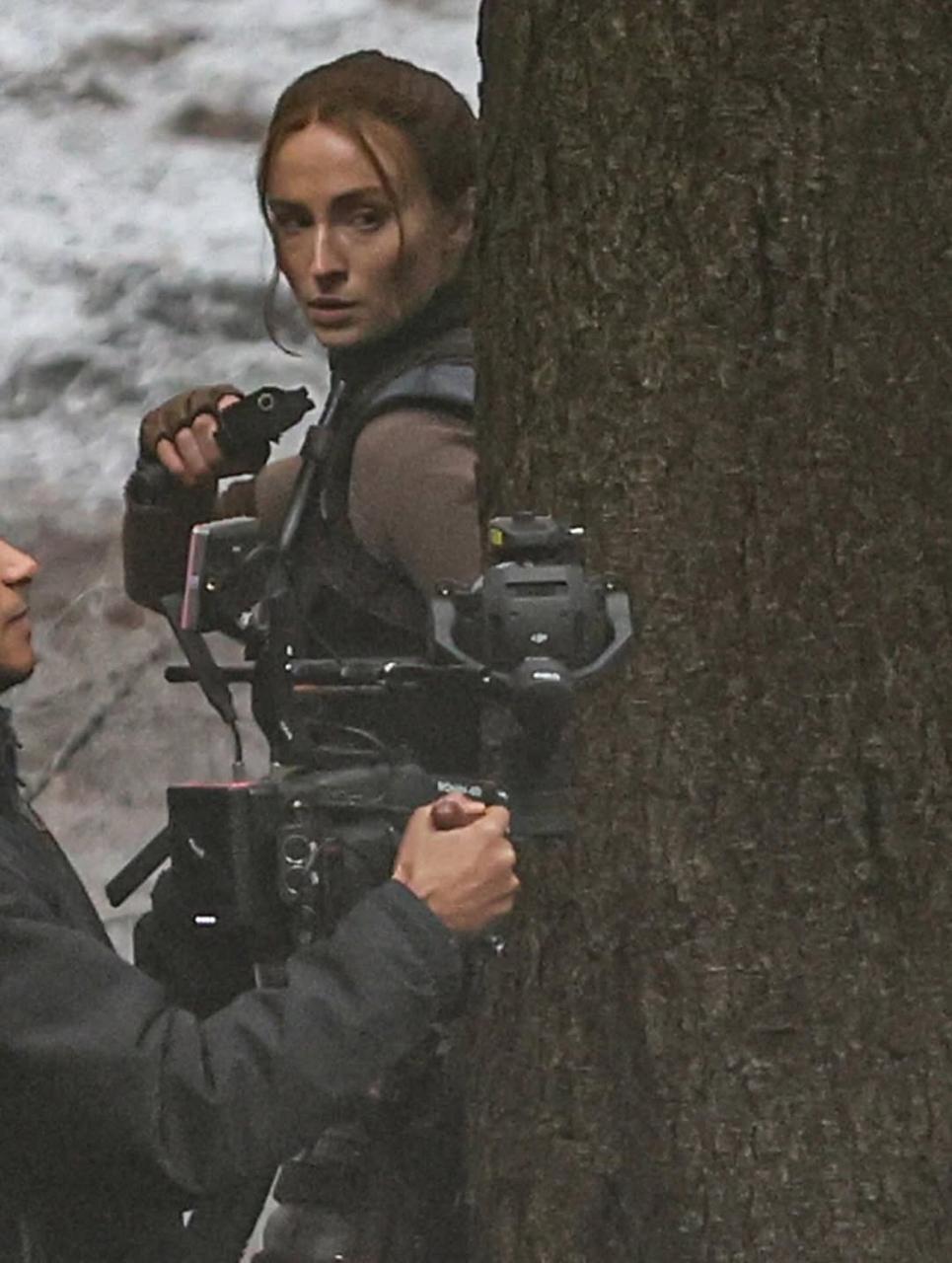 Софи Тёрнер в Англии во время съемок в сериале Tomb Raider