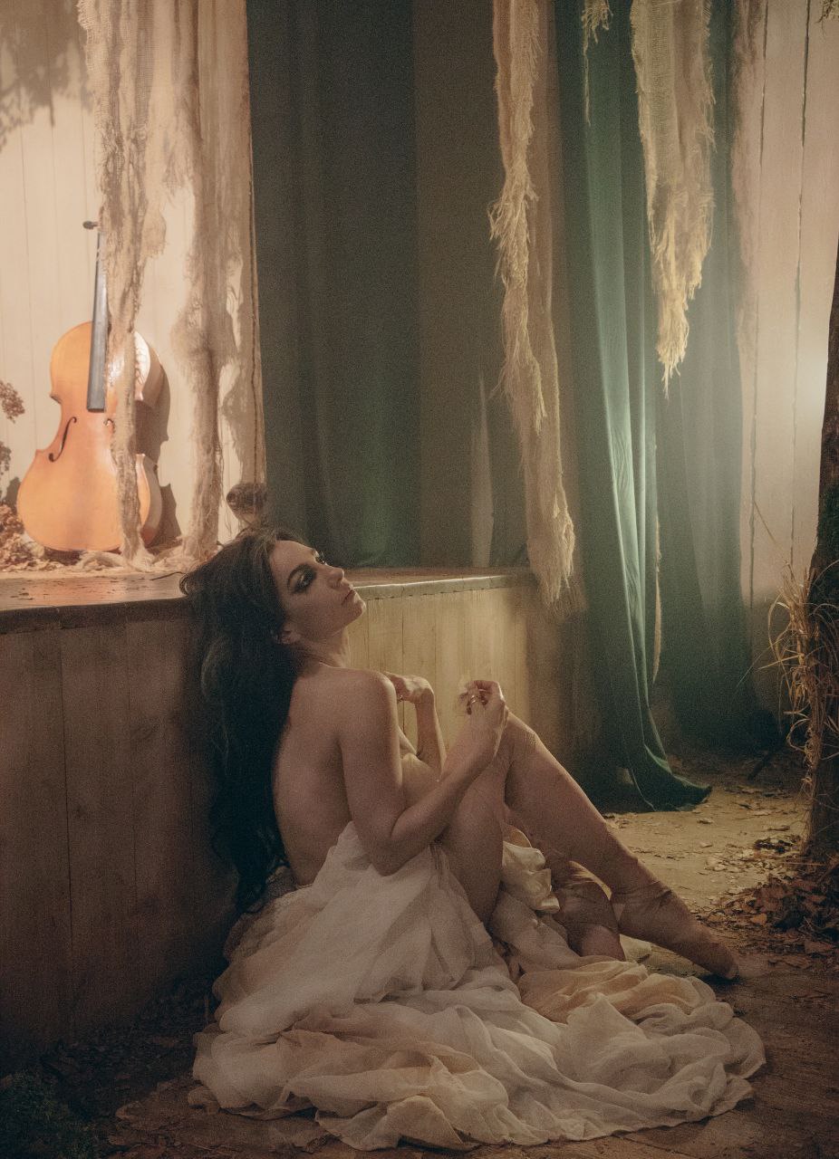 Света Светикова выложила откровенное фото в честь 42-летия